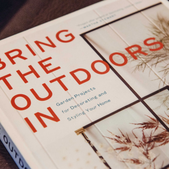 Decorating Books Bring The Outdoors In